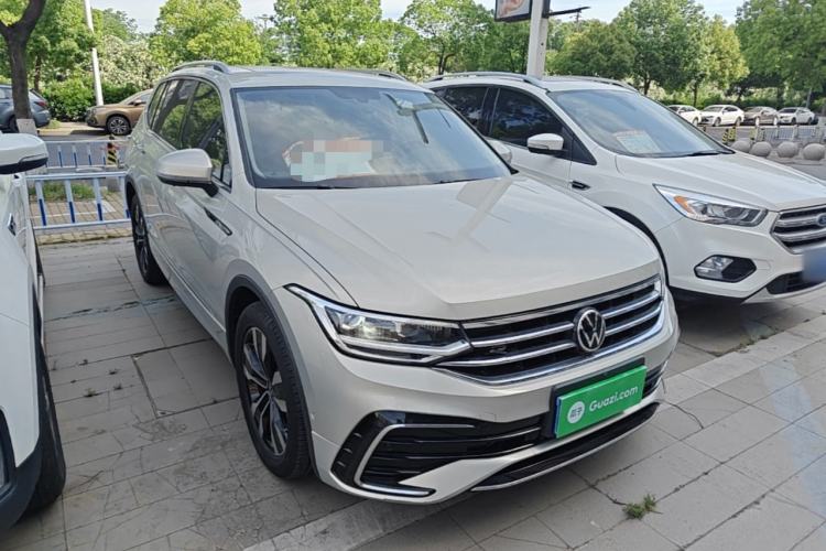 Used Volkswagen Tiguan L 2022 330TSI Automatic Two-Wheel Drive R-Line Enhanced Edition Front Right 45 Deg