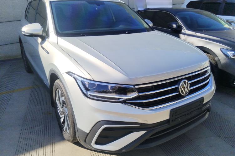 Used Volkswagen Tiguan L 2022 330TSI Automatic Two-Wheel Drive Smart Edition Front Right 45 Deg