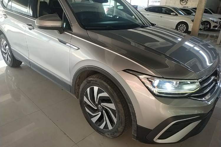 Used Volkswagen Tiguan L 2022 330TSI Automatic Two-Wheel Drive Smart Edition Front Right 45 Deg