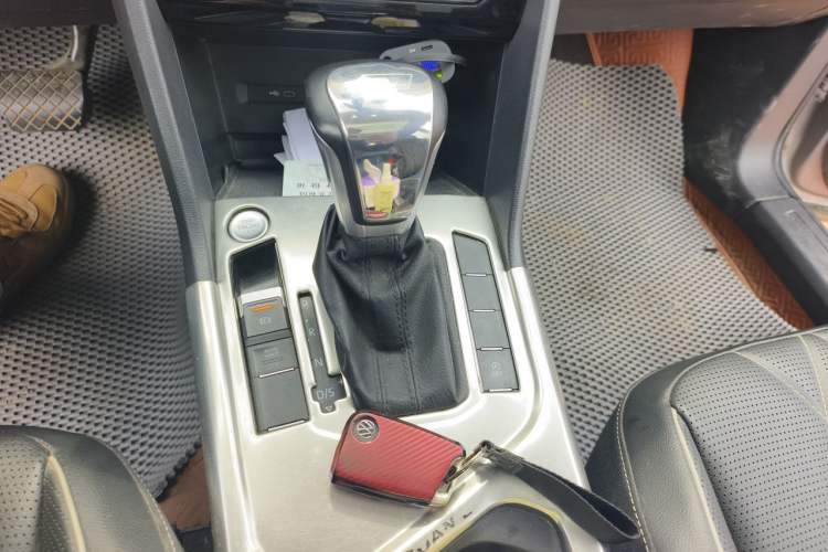 Used Volkswagen Tiguan L 2022 330TSI Automatic Two-Wheel Drive Smart Edition Gear Lever