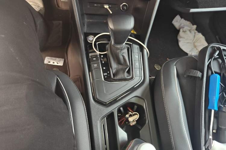 Used Volkswagen Tiguan L 2022 330TSI Automatic Two-Wheel Drive R-Line Enhanced Edition Gear Lever