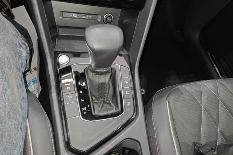 Used Volkswagen Tiguan L 2022 330TSI Automatic Two-Wheel Drive R-Line Enhanced Edition Gear Lever