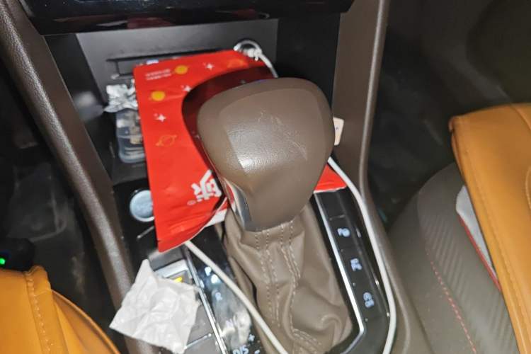 Used Volkswagen Tiguan L 2022 380TSI Automatic All-Wheel Drive R-Line Flagship 7-Seater Gear Lever