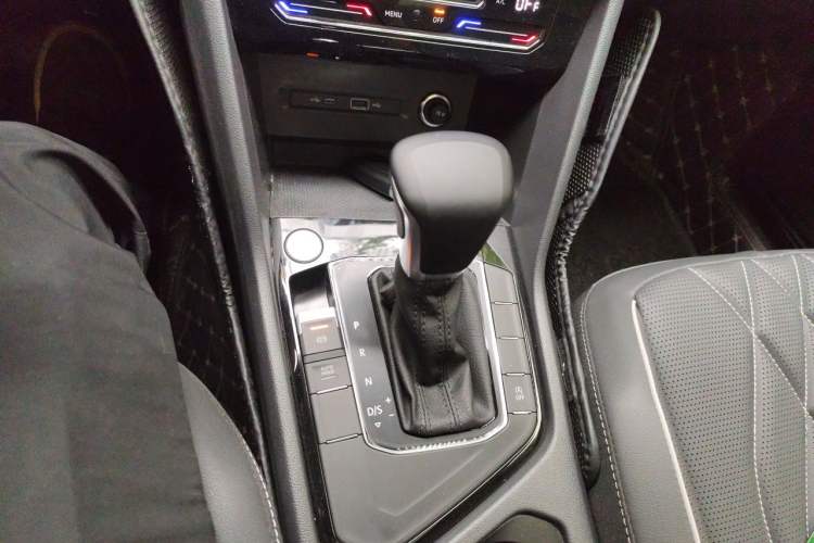 Used Volkswagen Tiguan L 2022 330TSI Automatic Two-Wheel Drive Smart Edition Gear Lever