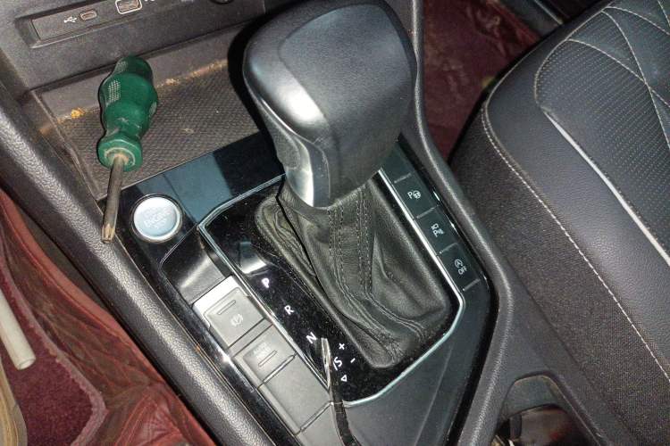 Used Volkswagen Tiguan L 2022 330TSI Automatic Two-Wheel Drive R-Line Enhanced Edition Gear Lever