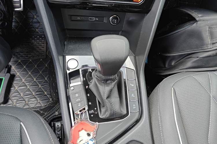 Used Volkswagen Tiguan L 2022 330TSI Automatic Two-Wheel Drive R-Line Enhanced Edition Gear Lever