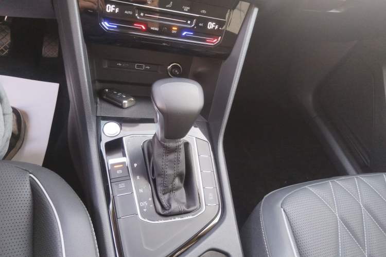 Used Volkswagen Tiguan L 2022 330TSI Automatic Two-Wheel Drive Smart Edition Gear Lever