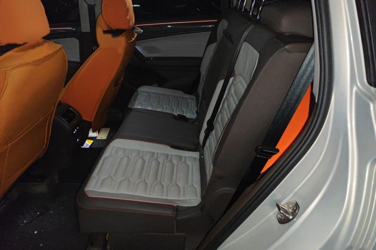 Used Volkswagen Tiguan L 2022 380TSI Automatic All-Wheel Drive R-Line Flagship 7-Seater Interior 4