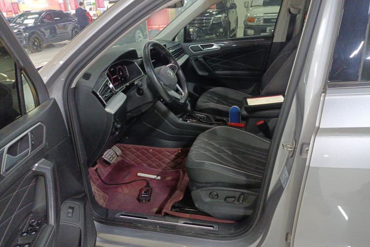 Used Volkswagen Tiguan L 2022 330TSI Automatic Two-Wheel Drive R-Line Enhanced Edition Left Front Seat