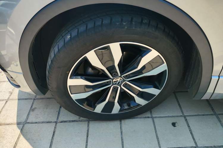 Used Volkswagen Tiguan L 2022 330TSI Automatic Two-Wheel Drive R-Line Enhanced Edition Left Front Wheel Hub