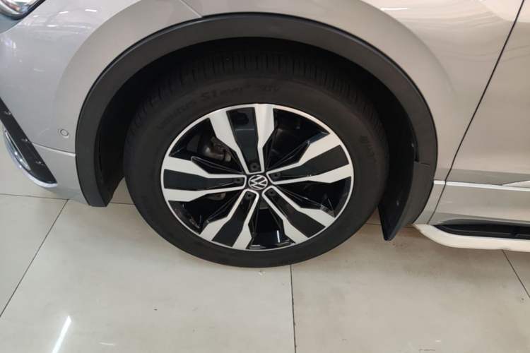 Used Volkswagen Tiguan L 2022 330TSI Automatic Two-Wheel Drive R-Line Enhanced Edition Left Front Wheel Hub