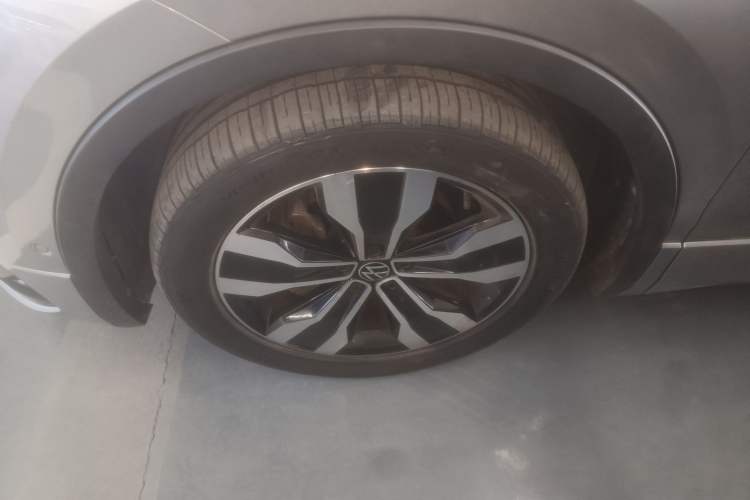 Used Volkswagen Tiguan L 2022 330TSI Automatic Two-Wheel Drive R-Line Enhanced Edition Left Front Wheel Hub