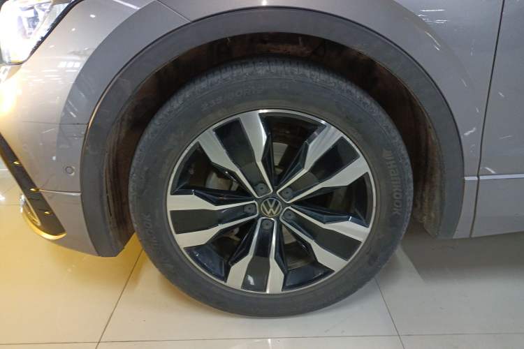 Used Volkswagen Tiguan L 2022 330TSI Automatic Two-Wheel Drive R-Line Enhanced Edition Left Front Wheel Hub