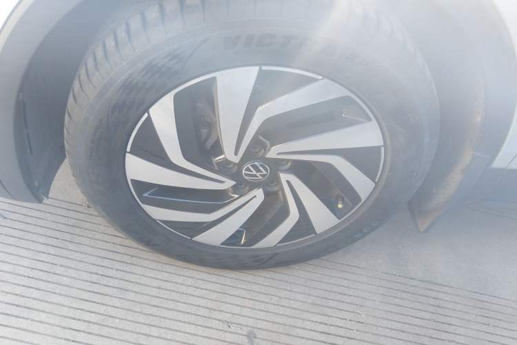 Used Volkswagen Tiguan L 2022 330TSI Automatic Two-Wheel Drive Smart Edition Left Front Wheel Hub