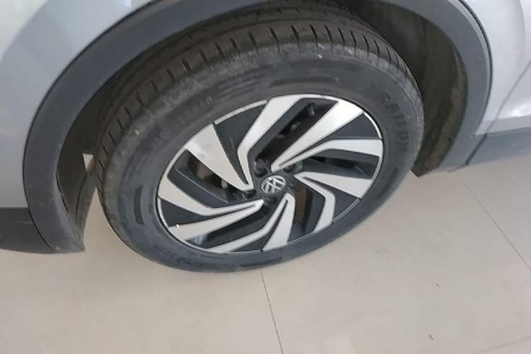 Used Volkswagen Tiguan L 2022 330TSI Automatic Two-Wheel Drive Smart Edition Left Front Wheel Hub