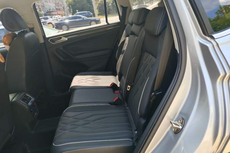 Used Volkswagen Tiguan L 2022 330TSI Automatic Two-Wheel Drive R-Line Enhanced Edition Left Rear Seat