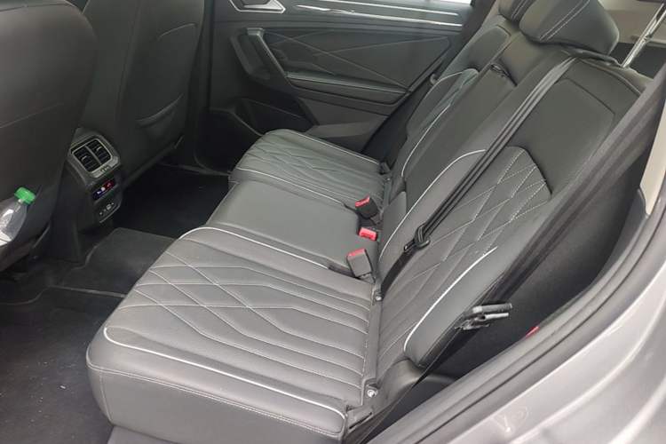 Used Volkswagen Tiguan L 2022 330TSI Automatic Two-Wheel Drive R-Line Enhanced Edition Left Rear Seat