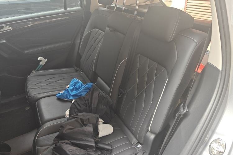Used Volkswagen Tiguan L 2022 330TSI Automatic Two-Wheel Drive R-Line Enhanced Edition Left Rear Seat