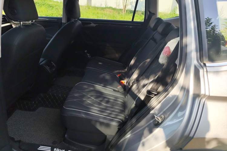 Used Volkswagen Tiguan L 2022 330TSI Automatic Two-Wheel Drive Smart Edition Left Rear Seat