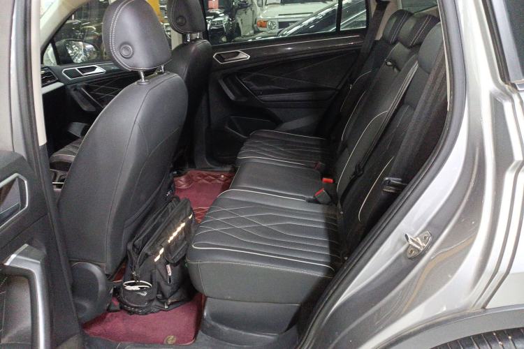 Used Volkswagen Tiguan L 2022 330TSI Automatic Two-Wheel Drive R-Line Enhanced Edition Left Rear Seat