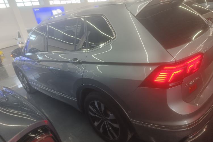 Used Volkswagen Tiguan L 2022 330TSI Automatic Two-Wheel Drive R-Line Enhanced Edition Left Side