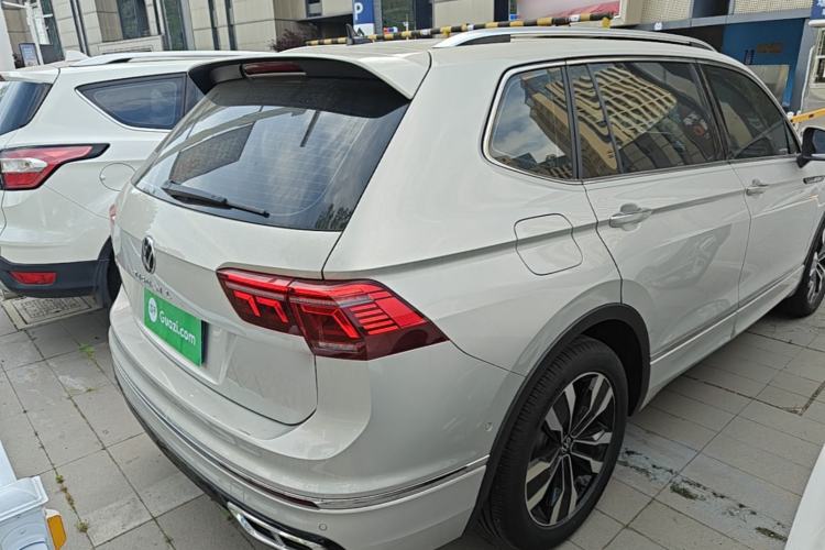 Used Volkswagen Tiguan L 2022 330TSI Automatic Two-Wheel Drive R-Line Enhanced Edition Rear Right 45 Deg