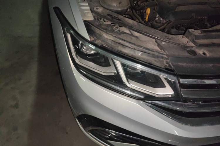 Used Volkswagen Tiguan L 2022 380TSI Automatic All-Wheel Drive R-Line Flagship 7-Seater Right Front Headlight