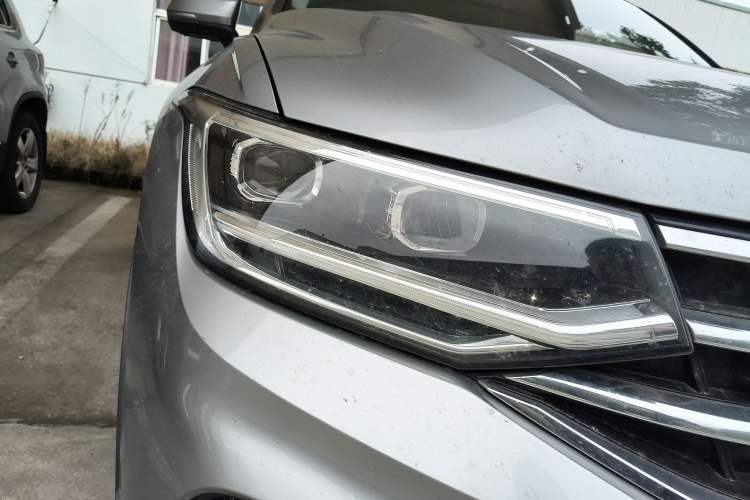 Used Volkswagen Tiguan L 2022 380TSI Automatic All-Wheel Drive R-Line Enhanced Comfort 7-Seater Right Front Headlight