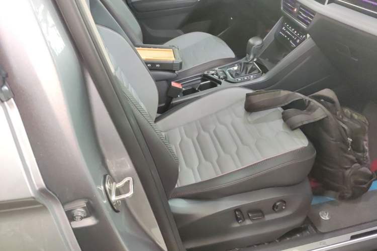 Used Volkswagen Tiguan L 2022 330TSI Automatic Two-Wheel Drive R-Line Enhanced Edition Right Front Seat