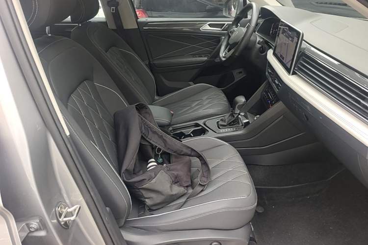 Used Volkswagen Tiguan L 2022 330TSI Automatic Two-Wheel Drive R-Line Enhanced Edition Right Front Seat