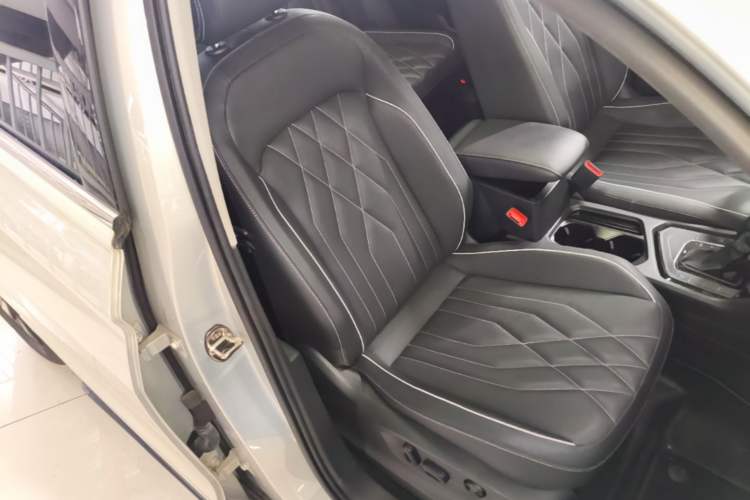 Used Volkswagen Tiguan L 2022 330TSI Automatic Two-Wheel Drive Smart Edition Right Front Seat