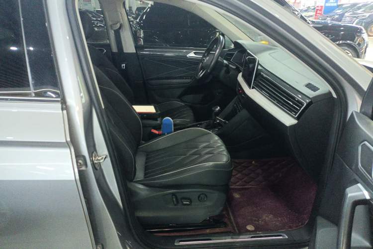 Used Volkswagen Tiguan L 2022 330TSI Automatic Two-Wheel Drive R-Line Enhanced Edition Right Front Seat