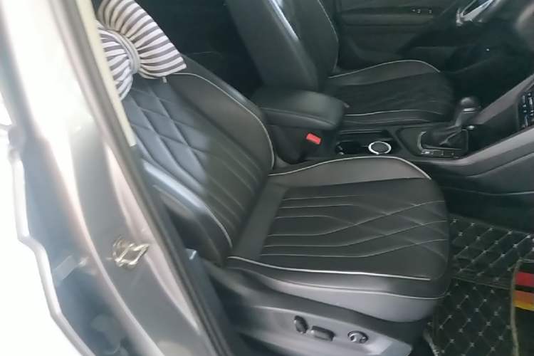 Used Volkswagen Tiguan L 2022 330TSI Automatic Two-Wheel Drive Smart Edition Right Front Seat