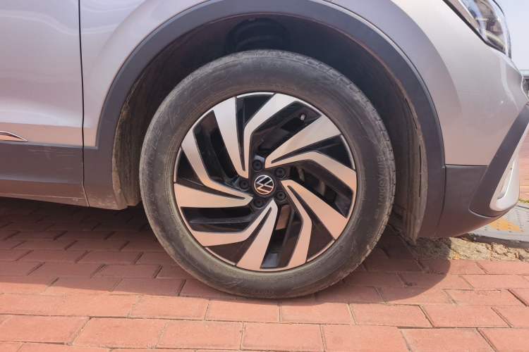 Used Volkswagen Tiguan L 2022 330TSI Automatic Two-Wheel Drive Smart Edition Right Front Wheel Hub