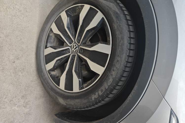 Used Volkswagen Tiguan L 2022 330TSI Automatic Two-Wheel Drive R-Line Enhanced Edition Right Front Wheel Hub