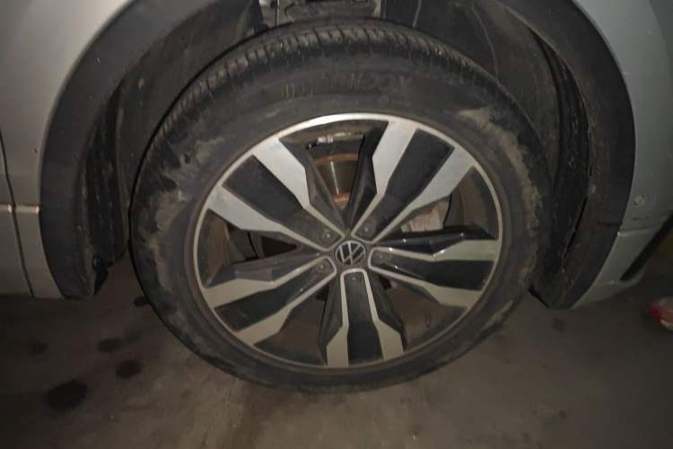 Used Volkswagen Tiguan L 2022 380TSI Automatic All-Wheel Drive R-Line Flagship 7-Seater Right Front Wheel Hub