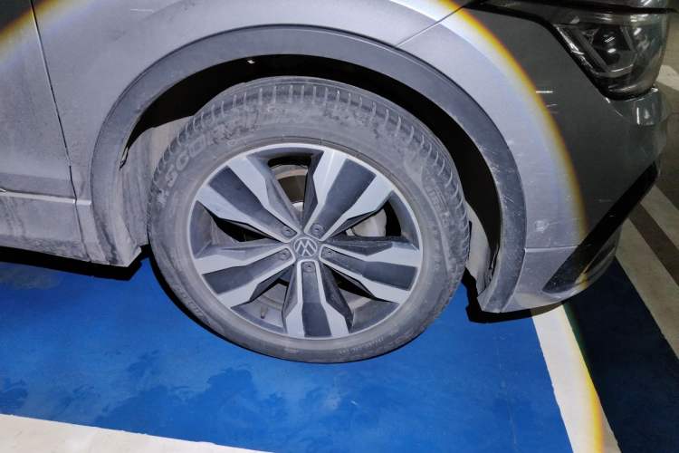 Used Volkswagen Tiguan L 2022 330TSI Automatic Two-Wheel Drive R-Line Flagship Edition Right Front Wheel Hub