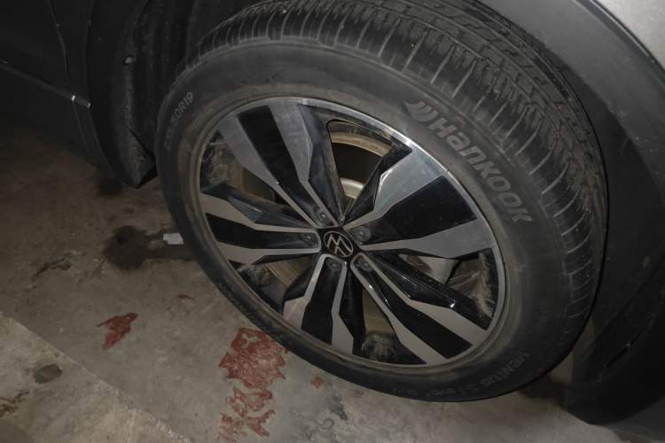 Used Volkswagen Tiguan L 2022 330TSI Automatic Two-Wheel Drive R-Line Enhanced Edition Right Front Wheel Hub