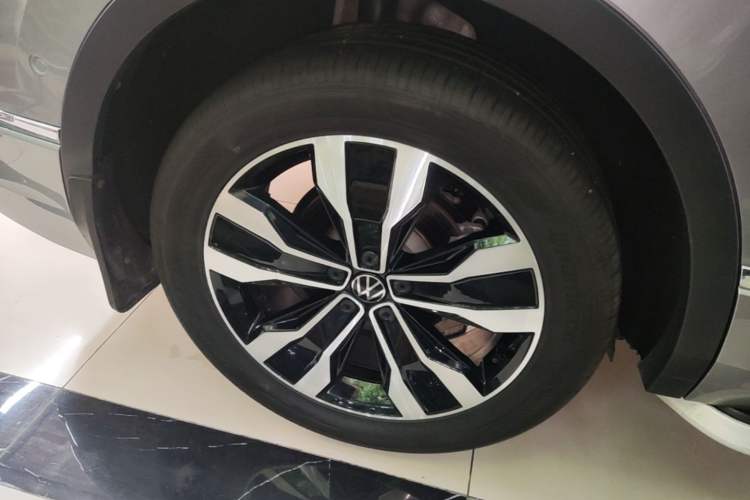 Used Volkswagen Tiguan L 2022 330TSI Automatic Two-Wheel Drive R-Line Enhanced Edition Right Rear Wheel Hub