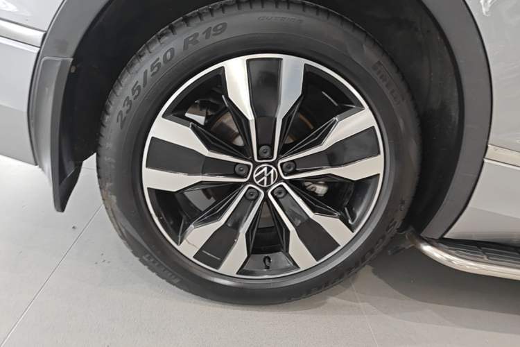 Used Volkswagen Tiguan L 2022 330TSI Automatic Two-Wheel Drive R-Line Enhanced Edition Right Rear Wheel Hub