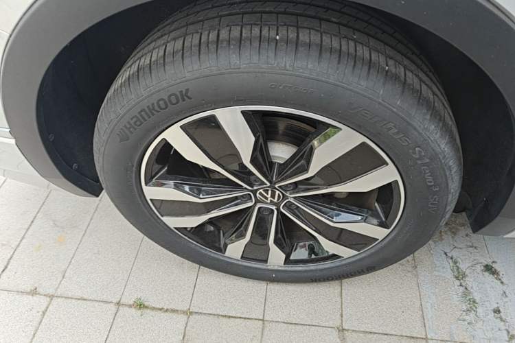 Used Volkswagen Tiguan L 2022 330TSI Automatic Two-Wheel Drive R-Line Enhanced Edition Right Rear Wheel Hub