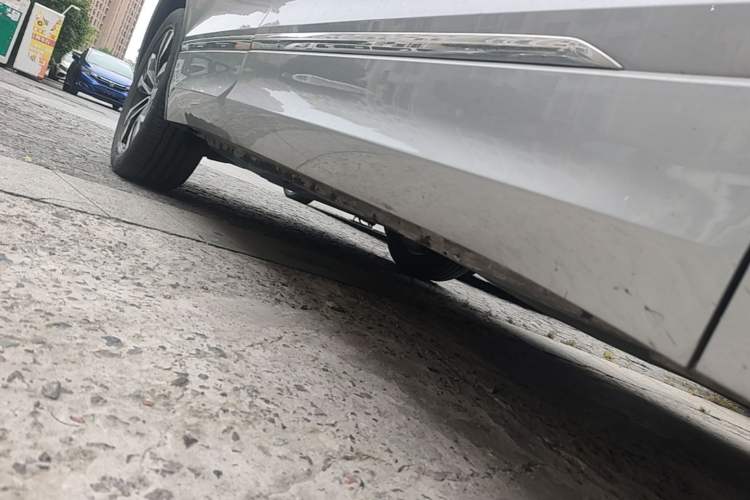 Used Volkswagen Tiguan L 2022 330TSI Automatic Two-Wheel Drive R-Line Enhanced Edition Right Side Sill