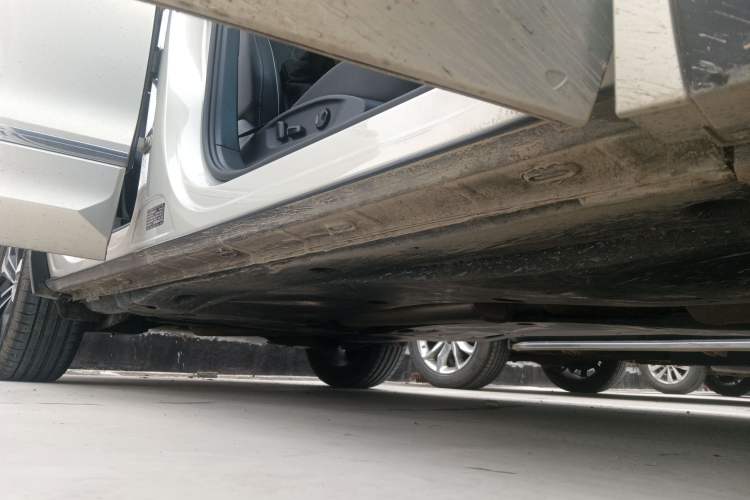 Used Volkswagen Tiguan L 2022 330TSI Automatic Two-Wheel Drive R-Line Enhanced Edition Right Side Sill