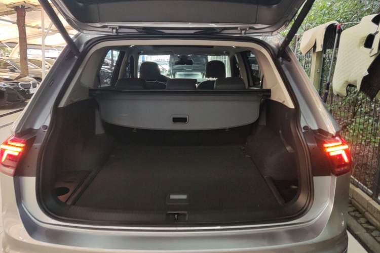 Used Volkswagen Tiguan L 2022 330TSI Automatic Two-Wheel Drive R-Line Enhanced Edition Trunk