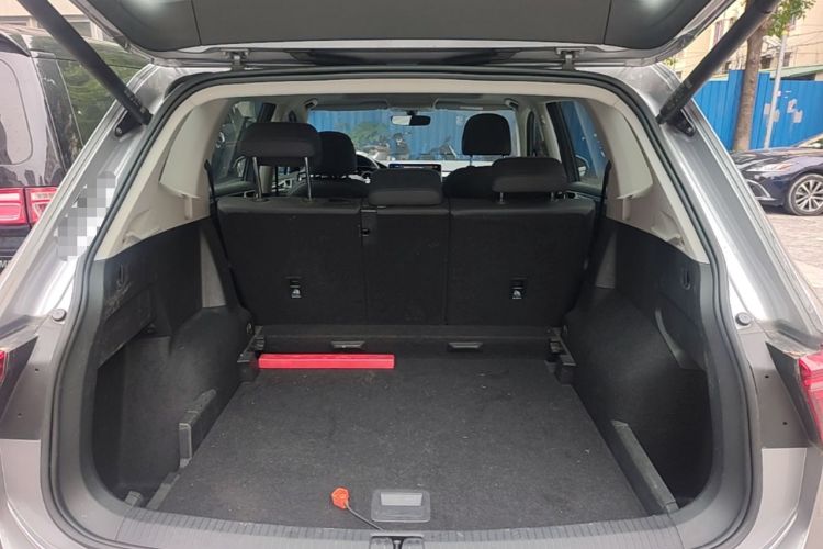 Used Volkswagen Tiguan L 2022 330TSI Automatic Two-Wheel Drive R-Line Enhanced Edition Trunk
