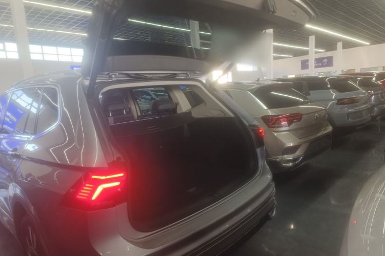 Used Volkswagen Tiguan L 2022 330TSI Automatic Two-Wheel Drive R-Line Enhanced Edition Trunk