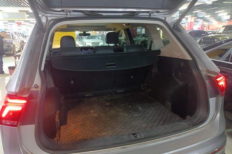 Used Volkswagen Tiguan L 2022 330TSI Automatic Two-Wheel Drive R-Line Enhanced Edition Trunk