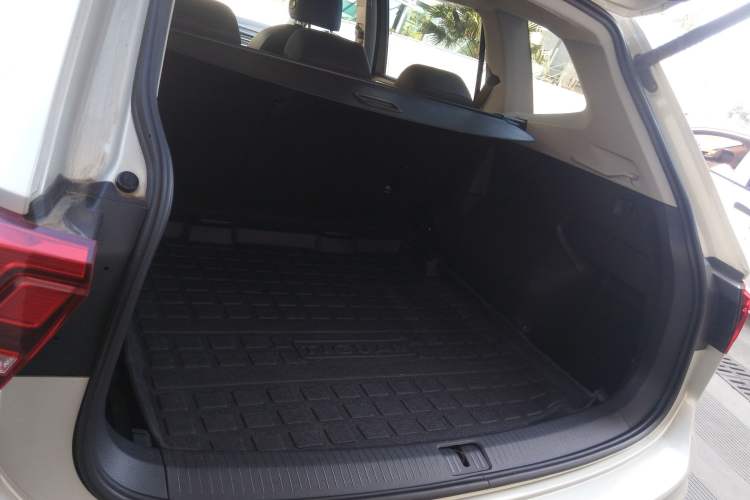 Used Volkswagen Tiguan L 2022 330TSI Automatic Two-Wheel Drive Smart Edition Trunk
