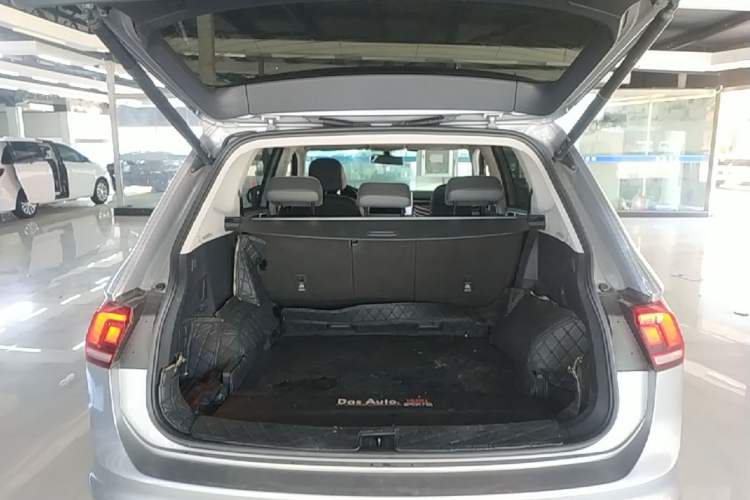Used Volkswagen Tiguan L 2022 330TSI Automatic Two-Wheel Drive Smart Edition Trunk