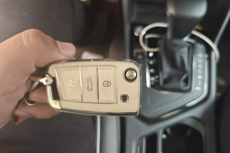 Used Volkswagen Tiguan L 2022 330TSI Automatic Two-Wheel Drive R-Line Enhanced Edition Vehicle Key